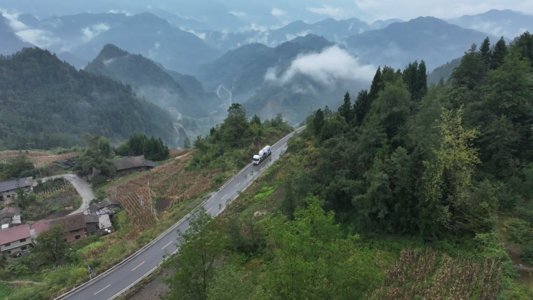 重卡劈弯战天路！宇通新能源山地性能挑战完美收官